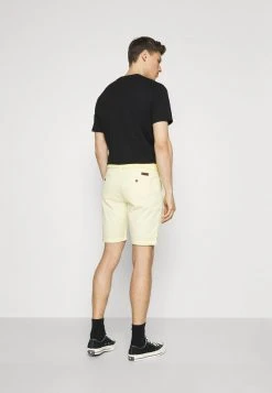 INDICODE JEANS CONER - Short - Pale Banana -INDICODE Boutique 2015cf4c20e54fa1b7e9802dee41d68b