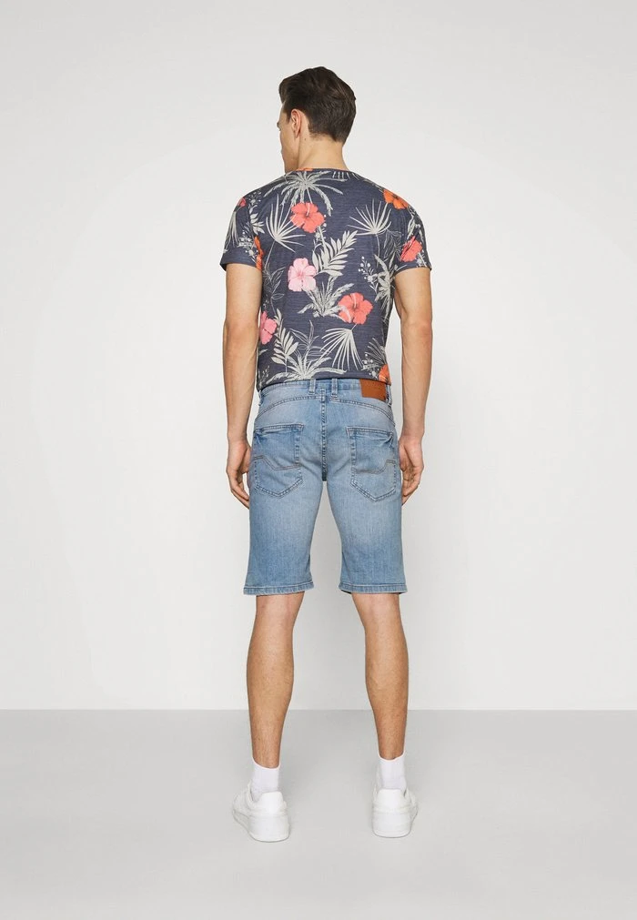 INDICODE JEANS KADEN HOLES - Short En Jean - Blue Wash 3 INDICODE JEANS KADEN HOLES - Short En Jean - Blue Wash – Image 3