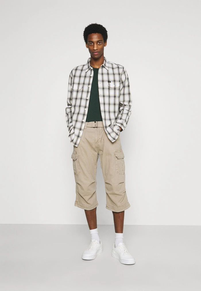 INDICODE JEANS NICOLAS - Short - Greige 2 INDICODE JEANS NICOLAS - Short - Greige – Image 2