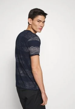 INDICODE JEANS ALLEN - T-shirt Imprimé - Navy -INDICODE Boutique 5e9e66c1a3f34a58895b781baef3b261