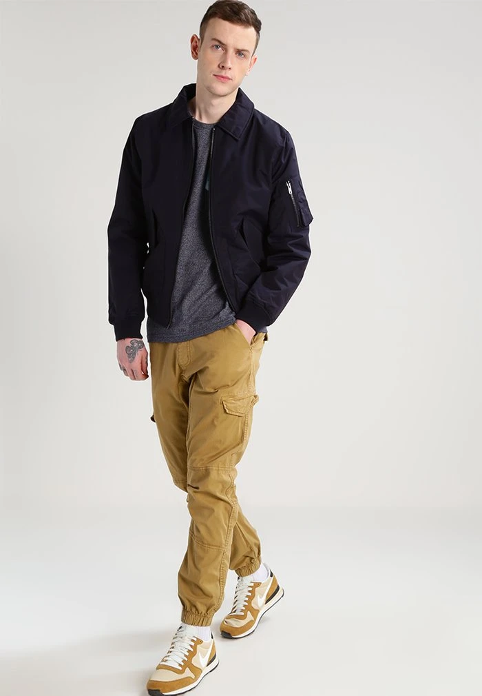 INDICODE JEANS LEVI - Pantalon Cargo - Amber 2 INDICODE JEANS LEVI - Pantalon Cargo - Amber – Image 2