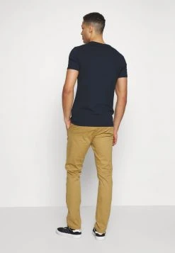 INDICODE JEANS GOVER - Chino - Amber -INDICODE Boutique 7eae4f48891640288384f06ef4590365