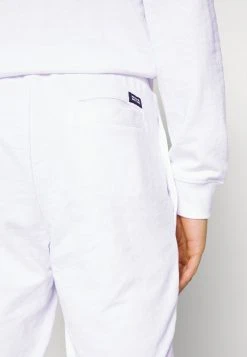 INDICODE JEANS YISIDRO SET - Sweatshirt - Offwhite -INDICODE Boutique 8e92d6d741284ba88c1b4569b48def60