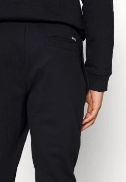 INDICODE JEANS YISIDRO SET - Sweatshirt - Black -INDICODE Boutique 9a8dfee85a6c48a58696dce6d8cc4a63