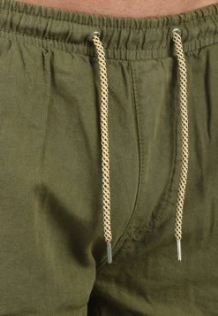 INDICODE JEANS IDABERAVON - Short - Dark Olive -INDICODE Boutique c1bafd63aa694d9292c3f131dbc01e75