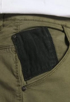 INDICODE JEANS ATHLONE PLUS - Short - Army -INDICODE Boutique d57db15791cd4aae9ca4a96b9b21a24f