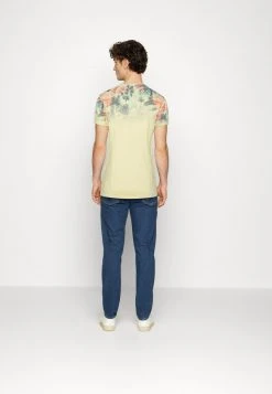 INDICODE JEANS PALENCIA - T-shirt Imprimé - Pale Banana -INDICODE Boutique d60ab4f6f95241eebab95327a2e6c97f