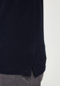 INDICODE JEANS IDREBBERT - Polo - Navy -INDICODE Boutique e448aa1a9c7e449ab91ffc74b2e28171