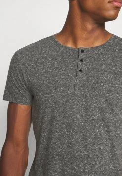 INDICODE JEANS ESTEPONA - T-shirt Basique - Black -INDICODE Boutique f17027effda5479081c34ce6ae1b14f1